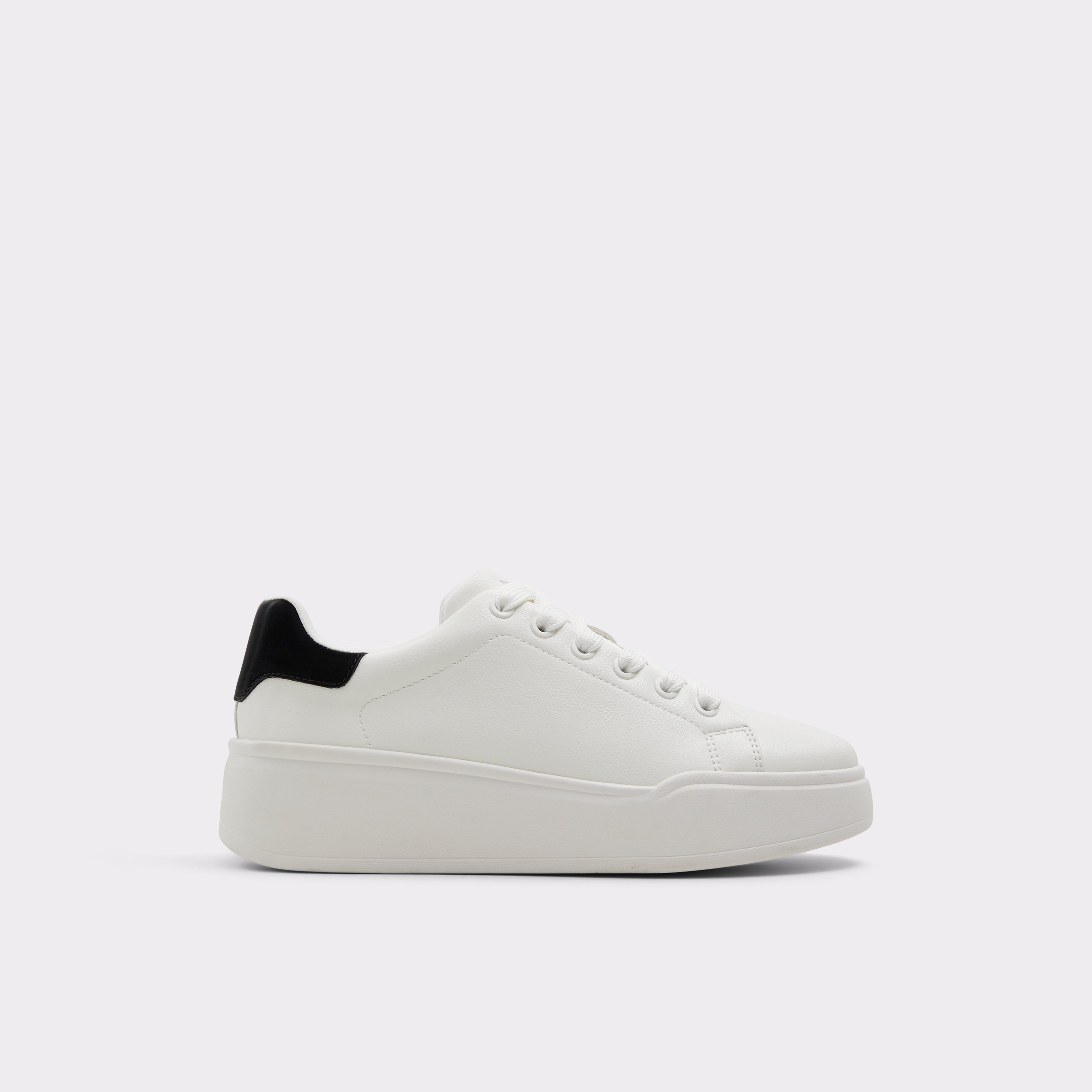 Adaptable Low Top Sneaker in Smooth Synthetic Material | Halerenna - SOLZ1709